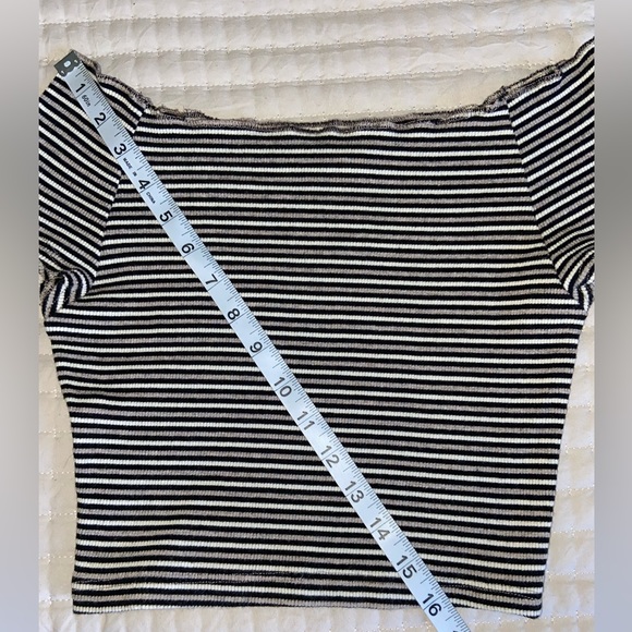 Brandy Melville Off The Shoulder Striped Crop-Top - Picture 5 of 7